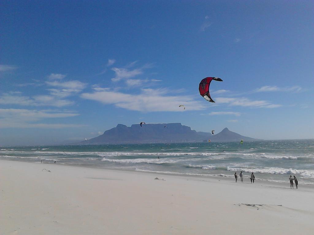 Port House Hotel Bloubergstrand Luaran gambar
