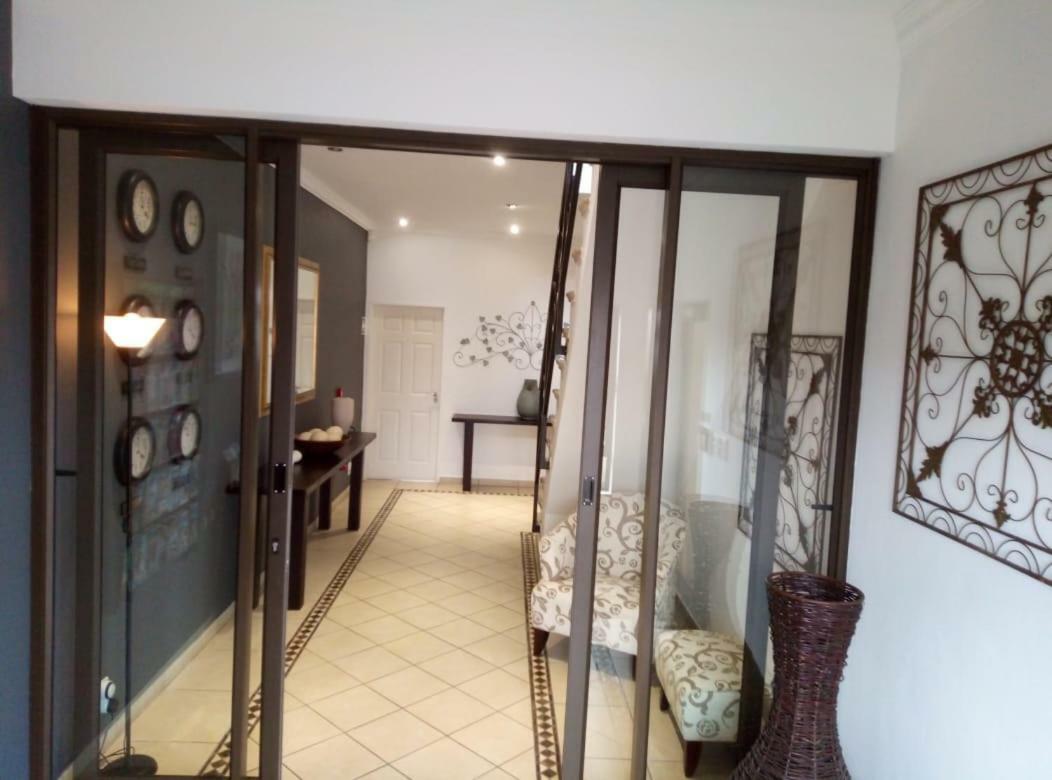 Port House Hotel Bloubergstrand Luaran gambar